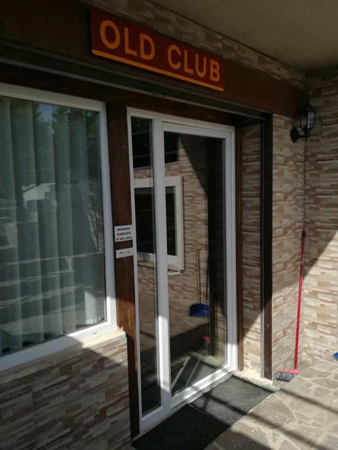 Old Club Casa Vacanze Carlo Trani 艾普瑞利亚 外观 照片