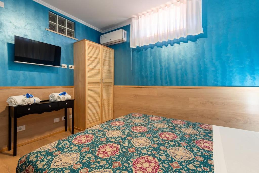 Old Club Casa Vacanze Carlo Trani 艾普瑞利亚 外观 照片